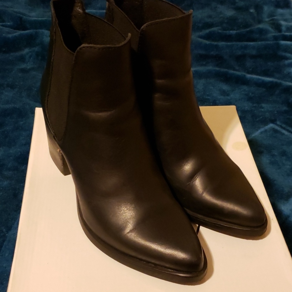 Steve Madden Pistol Ankle boots